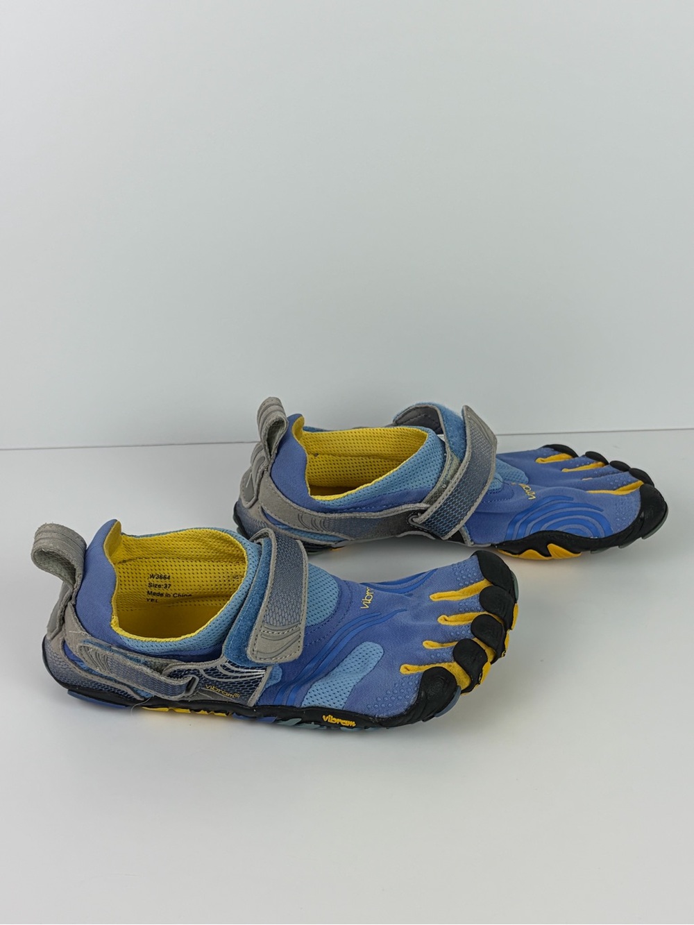 Women’s Vibram Five Finger Running Shoes in Blue and Yellow Size 7